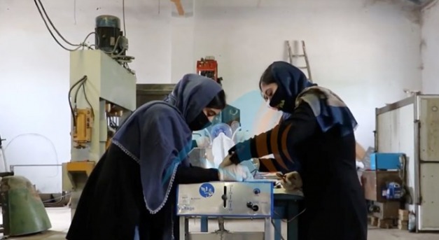 Afgán lányok készítettek lélegeztetőgépet – életmentésre teljesen jó